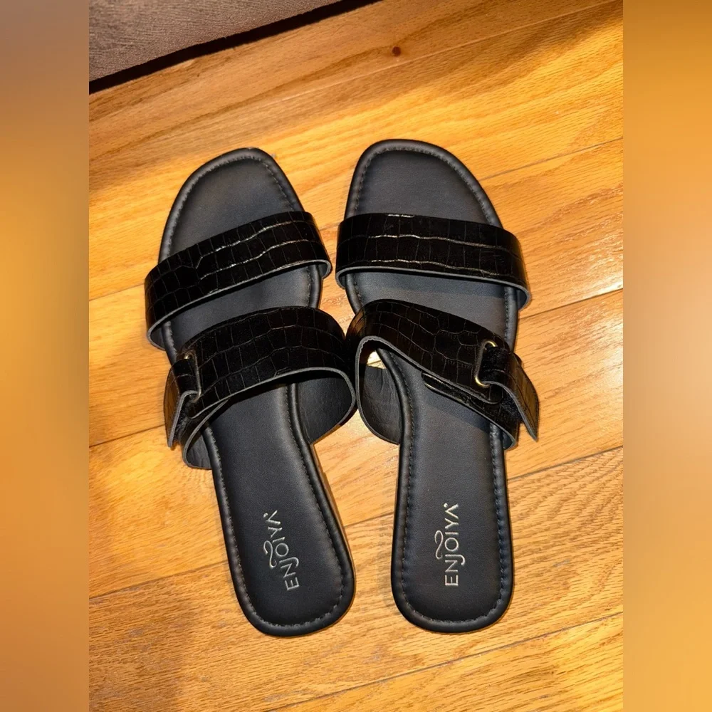 Enjoiya Adjustable Black Slide Sandals Size 9.